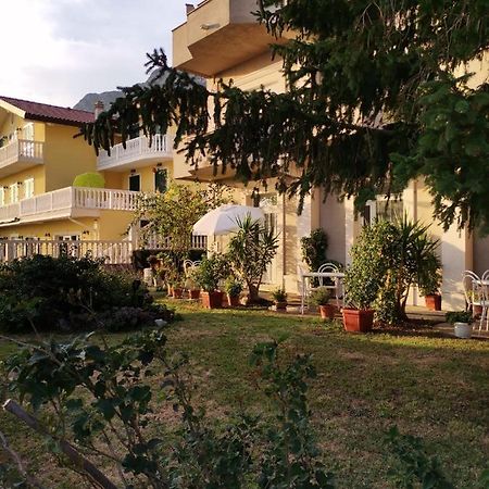 Apartments Sretna Gradac  Exterior photo